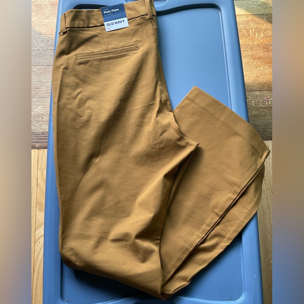 NWT Old Navy Pixie Flare Pant